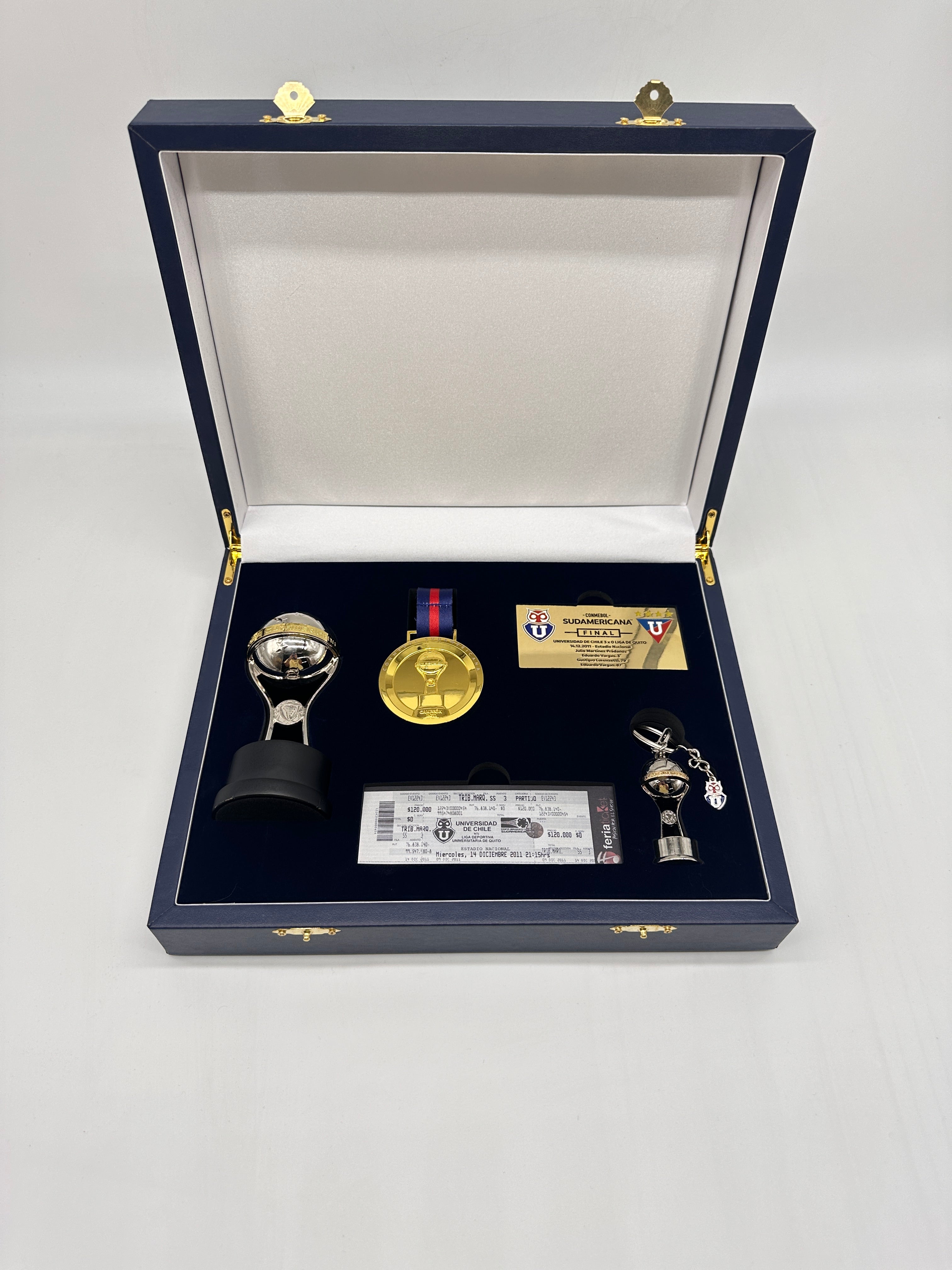 Kit Premium Copa Sudamericana Universidad de Chile 2011