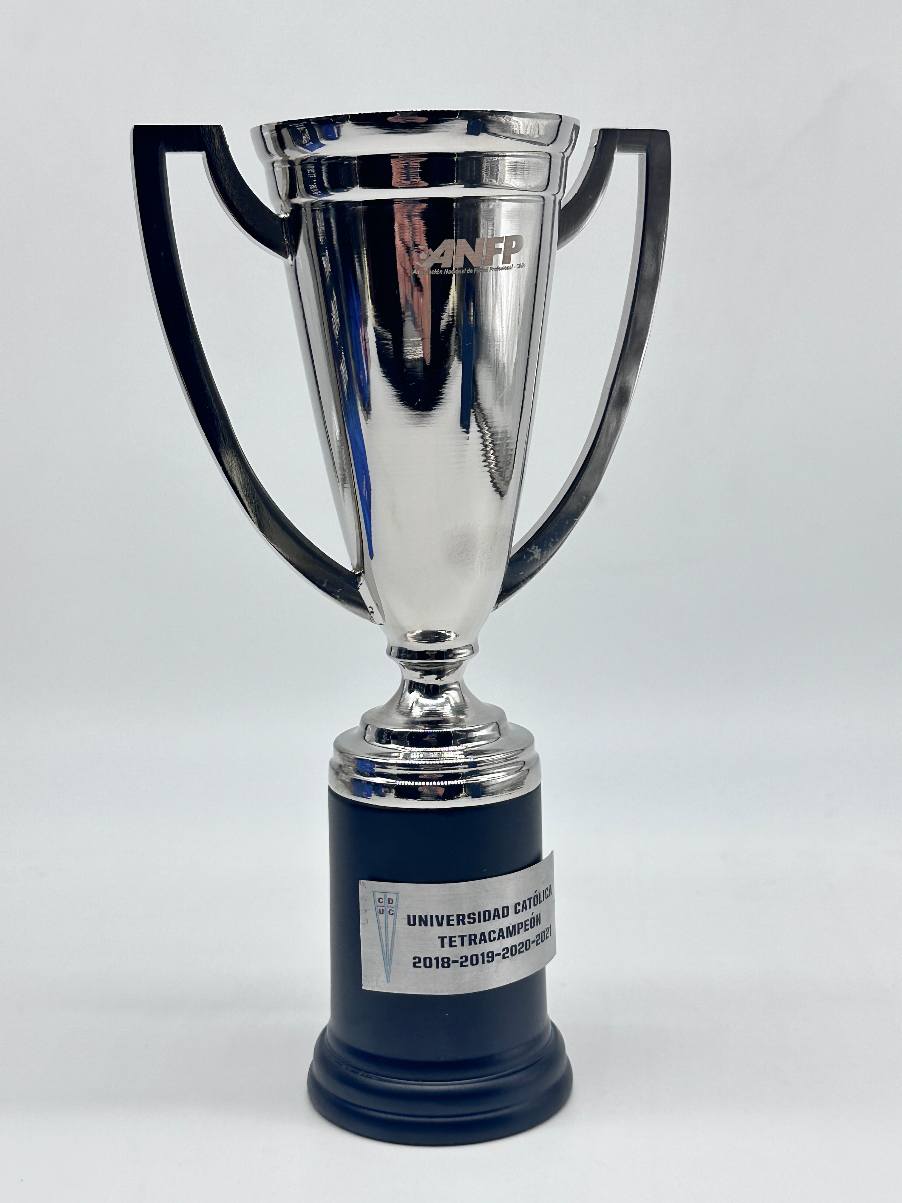 R??plica Copa Plan Vital Universidad Cat??lica 20 cms